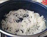 Foto del paso 3 de la receta: Tinga de molida de res