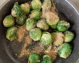 Foto del paso 3 de la receta: Colecitas de Bruselas a la parmesana