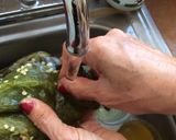 Foto del paso 3 de la receta: Chiles rellenos con queso ranchero