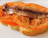Foto del paso 3 de la receta: Tosta de sardina (arengades) con tomate