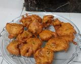 A picture of step 3 of Ratalu(purple yam) ke pakode.