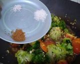 Foto langkah ke 3 dari resep Tumis Brokoli Saus Tiram.