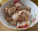รูปขั้นตอนการทำที่ 4 ของ หัวไชโป๊วหวานต้มหมูสามชั้น.เจ