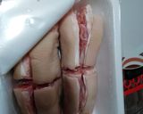 Foto del paso 1 de la receta: Manitas de cerdo en salsa