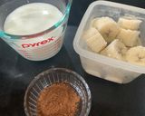 Foto langkah ke 1 dari resep 3-Ingredient Chocolate Banana Smoothie.