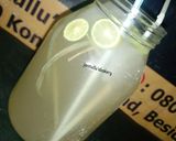 A picture of step 2 of Fresh lemongrass cooler.