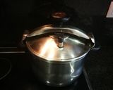 Foto del paso 3 de la receta: Alubias con costillas de cerdo en la olla exprés