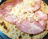 Tortilla lapok sonkával, sajttal töltve recept fázis 1 fotója