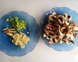 Foto langkah ke 2 dari resep Nasi Tim Ayam Jamur.
