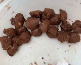Foto langkah ke 4 dari resep Kukis Coklat Kacang Kenari.