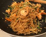 Hình bước làm 5 của món Mì xào Yakisoba cho bữa trưa làm việc ở nhà