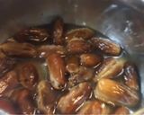 A picture of step 2 of No Sugar Dates Halwa.