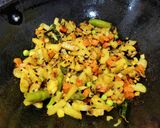 A picture of step 3 of Mixed vegetables with puffed rice.