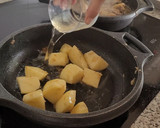 Foto del paso 5 de la receta: Alcachofas con patatas y almejas
