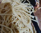Foto langkah ke 4 dari resep Spaghetti Garlic Lemon Shrimp.