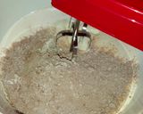 Foto langkah ke 4 dari resep Red Velvet Birthday Cake.