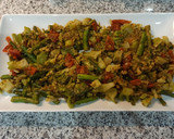 Foto del paso 3 de la receta: Muslos de pollo con verduras y salsa de yogur 🍗🥦🍴