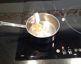 Foto del paso 3 de la receta: Arroz a la cubana ligero con huevo poche y plátano sin freír
