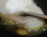 صورة لخطوة 2 من وصفة كرات جوز الهند 🥥 بالحليب