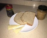 Foto del paso 1 de la receta Sándwich de queso con mostaza