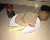 Foto del paso 1 de la receta: Sándwich de queso con mostaza