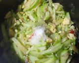 Foto langkah ke 2 dari resep Orak-arik telur labu siam.