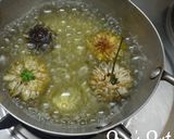 A picture of step 2 of Bronze Chrysanthemum Tea.