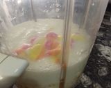 A picture of step 3 of Jello mallow shake.