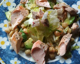 Foto del paso 1 de la receta: Ensalada de salmón y garbanzos