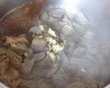 Foto del paso 3 de la receta: Ternera en salsa de vino con champiñones