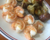 Foto del paso 6 de la receta: Papas salteadas con camarones con ajillo