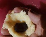 Foto langkah ke 5 dari resep Bola Bola Singkong Isi Coklat.