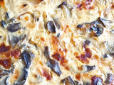 Tarta de cebolla, queso y hongos