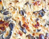 Foto del paso 6 de la receta: Tarta de cebolla, queso y hongos