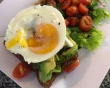 Foto del paso 4 de la receta: Avocado toast | Tostada integral con palta y huevo -