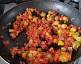 Foto del paso 2 de la receta: Salsa ó Dip de maíz🌽 tierno, pimiento🫑 y salchichón de cerdo🥓🫕🍟