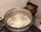 A picture of step 1 of Fish Maw Corn Soup.