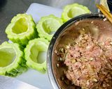 รูปขั้นตอนการทำที่ 1 ของ ข้าวต้มมะระยัดไส้