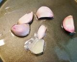 Foto del paso 2 de la receta Patatas cantoneras con ajos fritos al aroma de tomillo