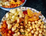 Foto del paso 3 de la receta: Poke mediterráneo con garbanzos y pechuga de pollo de corral