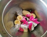 A picture of step 1 of Dragon fruit Smoothie bowl.