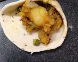 आलू मटर के समोसे (aloo matar ke samose recipe in Hindi) रेसिपी चरण 4 फोटो