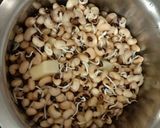 A picture of step 1 of Sprouted chavli (black eyed beans)usal.
