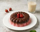Foto langkah ke 4 dari resep Puding Coklat Strawberry Vla Keju.
