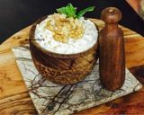 A picture of step 4 of Kashmiri 'Kashur Muĵi Cxueţ': Walnuts & Radish Chutney.