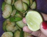Foto langkah ke 2 dari resep Rujak Jambu Kristal.