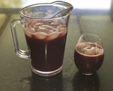 Foto del paso 4 de la receta: Cóctel de vino con cerezas y frutillas