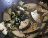 Foto del paso 3 de la receta Revuelto muy sencillo de pak choi y calabacines