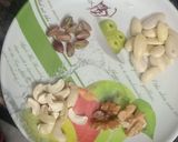 केसर ड्राई फ्रूट दूध (kesar dry fruit doodh recipe in Hindi) रेसिपी चरण 1 फोटो