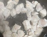 Foto del paso 2 de la receta: Pollo con salsa de espinacas y tomatitos cherry